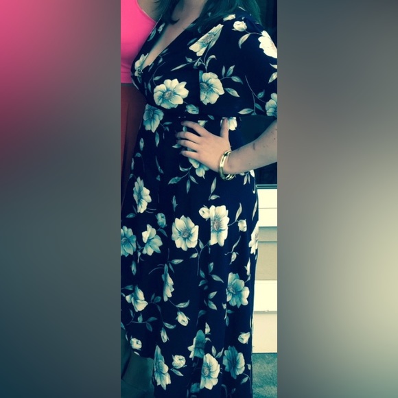 LULU’s WRAP DRESS 🌼 - Picture 2 of 2